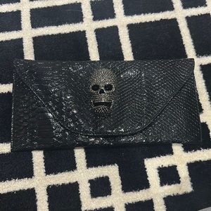 Studded skull clutch